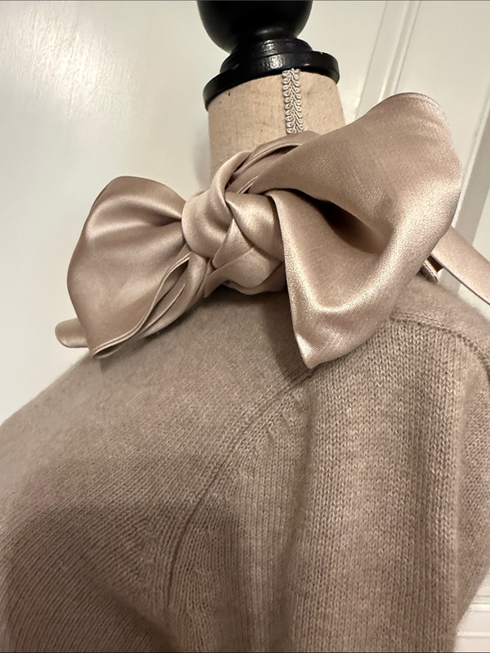 TORY BURCH SWEATER CREWNECK TAN WITH SILK SCARF LONG SLEEVE SIZE S - Picture 8 of 14